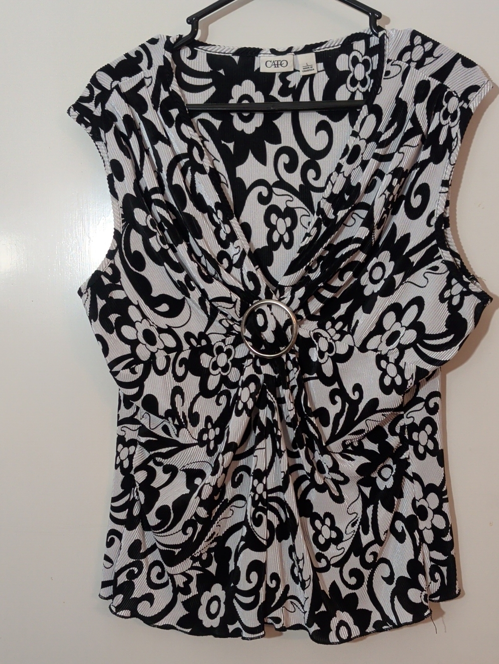 Cato Black & White Floral Ring-Front Sleeveless Blouse